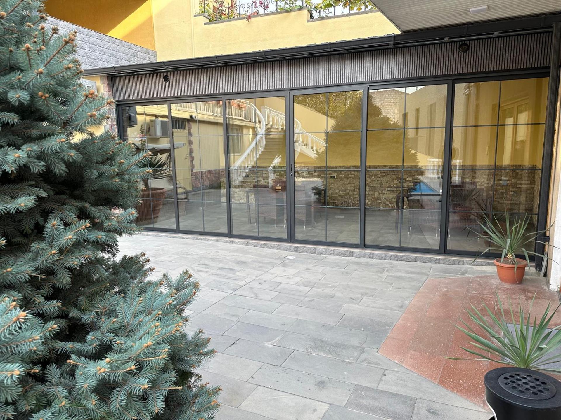 Capital Hotel Erywań Zewnętrze zdjęcie