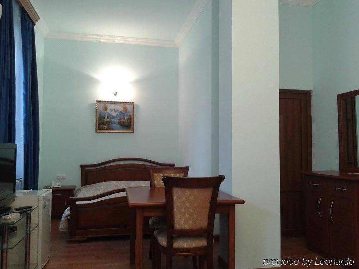 Capital Hotel Erywań Zewnętrze zdjęcie