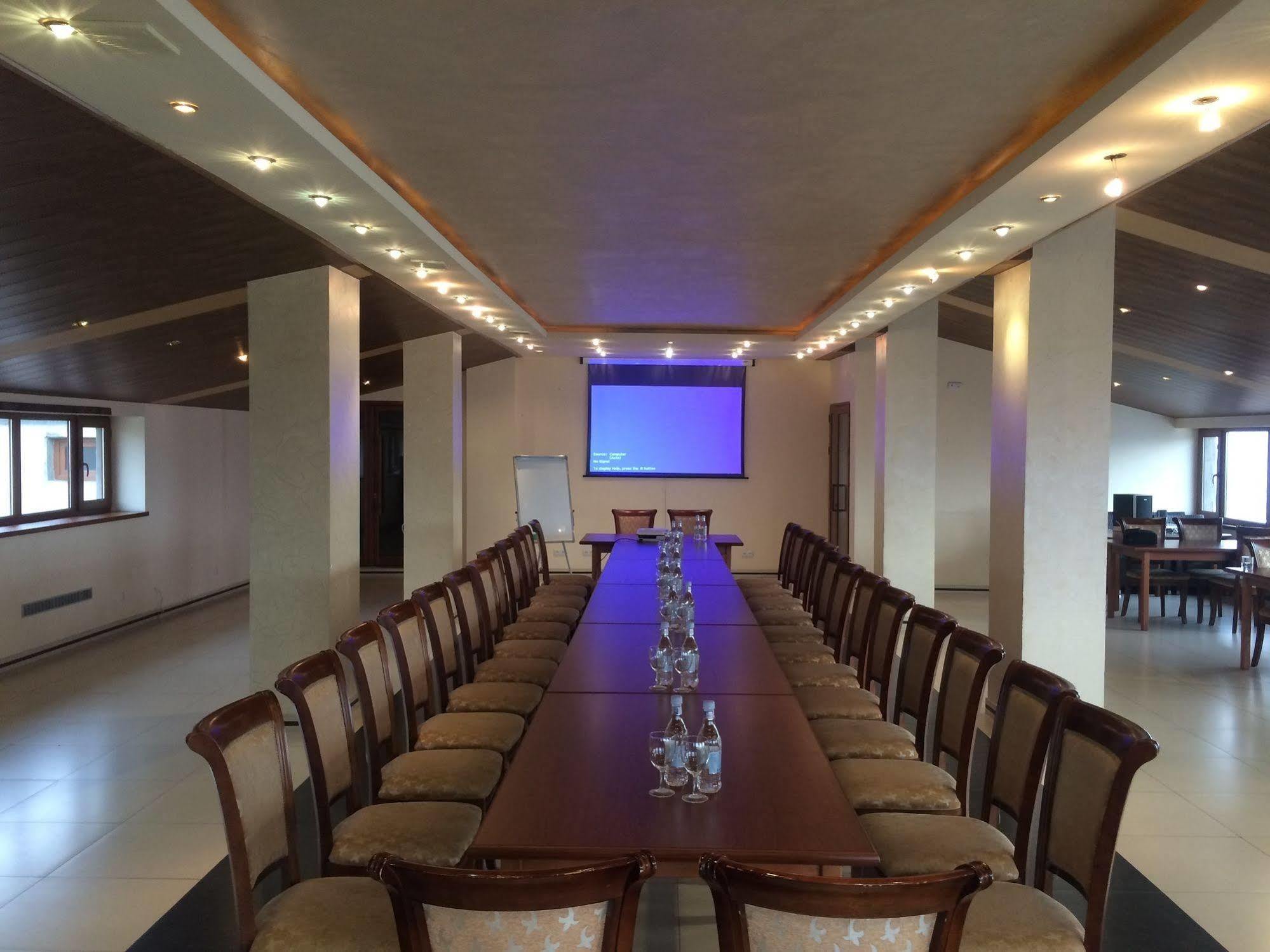 Capital Hotel Erywań Zewnętrze zdjęcie