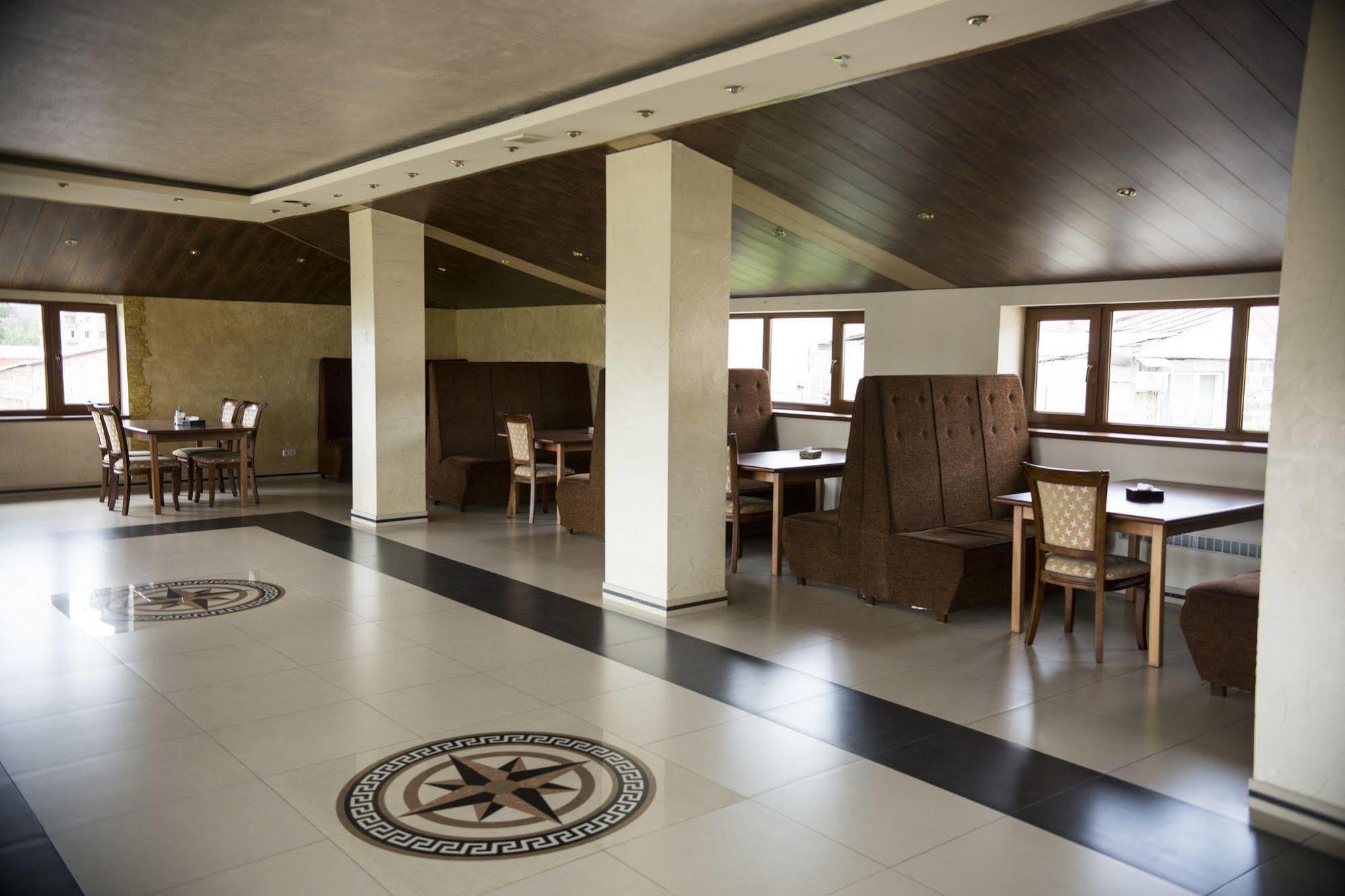 Capital Hotel Erywań Zewnętrze zdjęcie